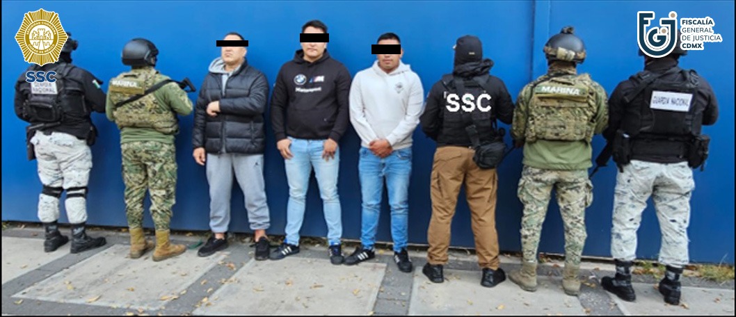 Durante los cateos, las autoridades aseguraron 385 dosis de probable droga.