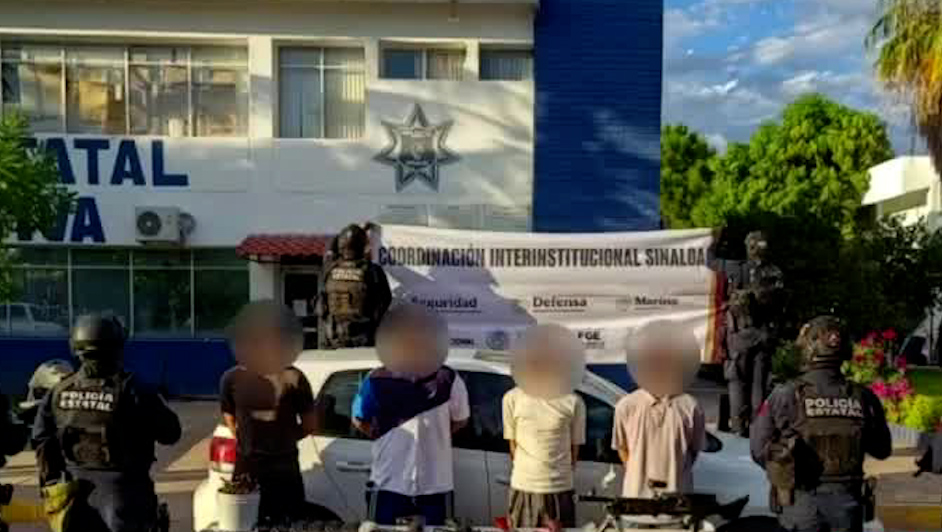 Detienen a 4 en Sinaloa tras asegurar armas largas y equipo táctico; hay un menor