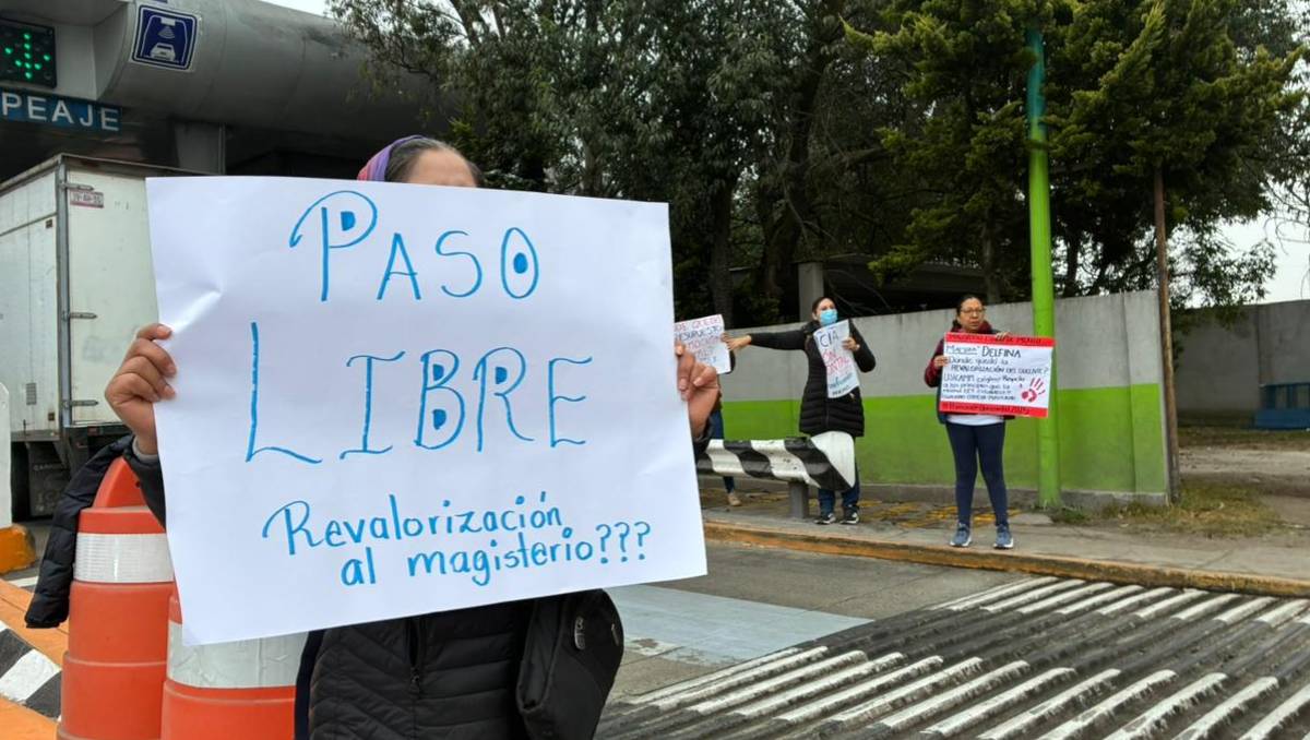 Docentes levantaron plumas de la caseta El Dorado para exigir transparencia en programa Promoción Horizontal 2025. Foto: Bernardo Jasso