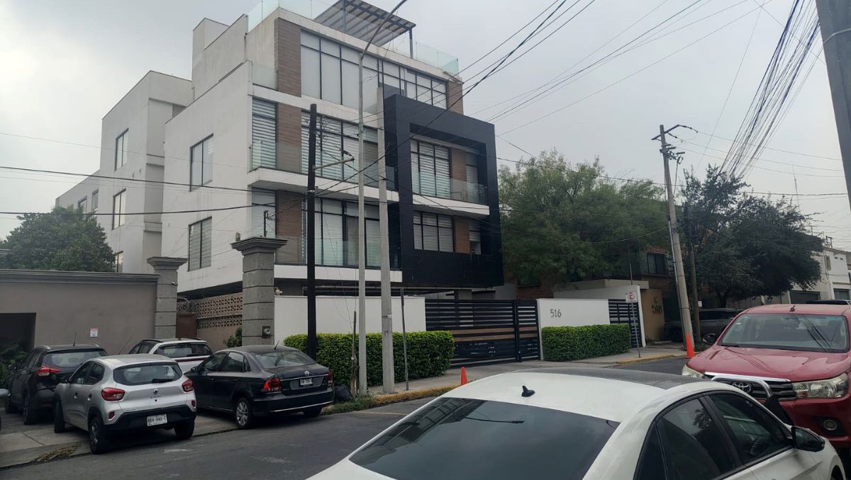 El domicilio se encuentra en la calle Daniel Zambrano, entre la avenida Simón Bolívar y Pablo A. González, en Monterrey. Especial