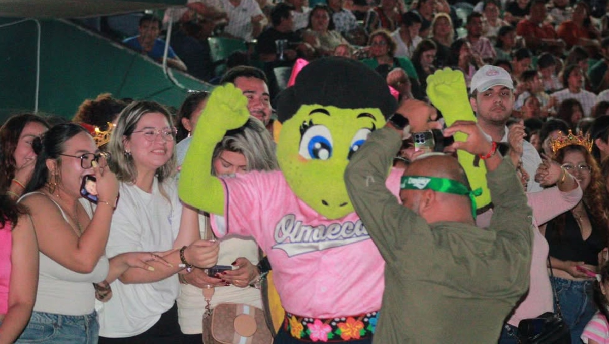 Así festejo el estadio de Olmecas Tabasco la victoria de Fátima Bosch en Miss Universo 2025 (Instagram @estadio.centenario)