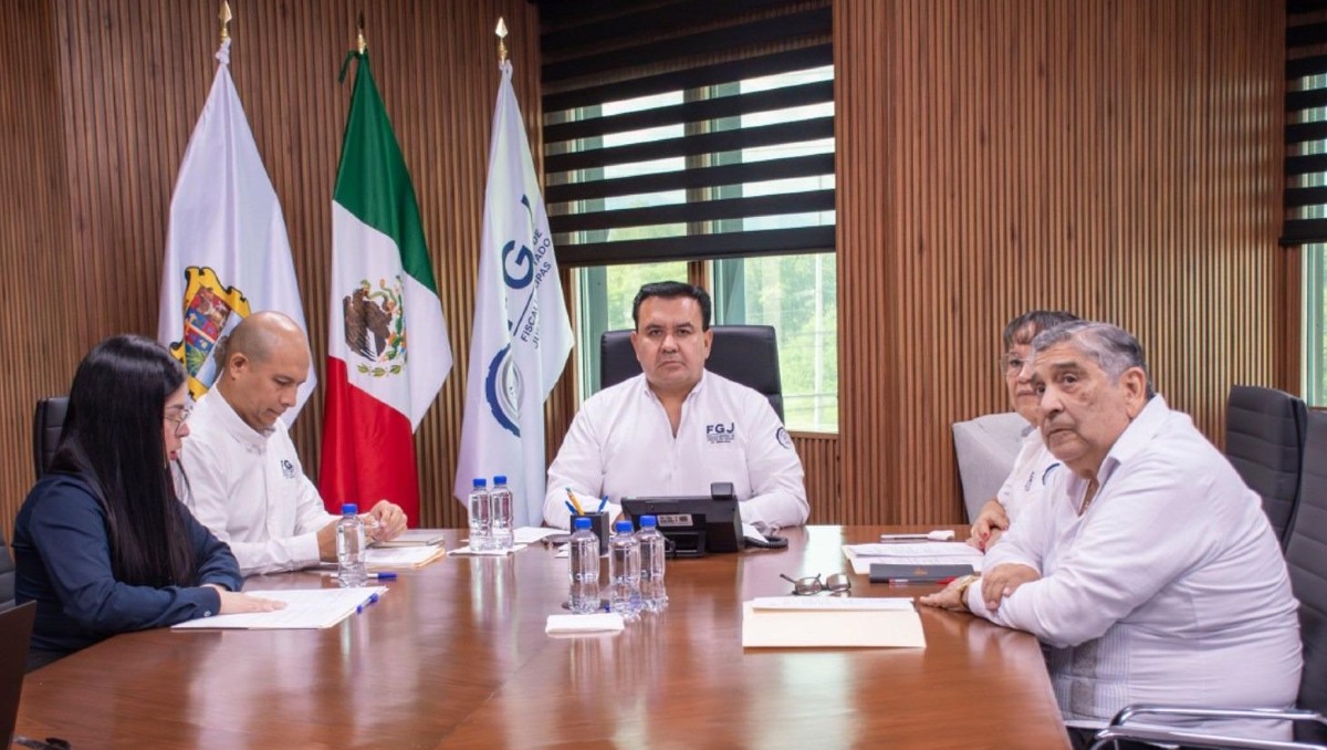 El fiscal de justicia, Irving Barrios (medio) reconoció que quedaron temas pendientes. (Especial)