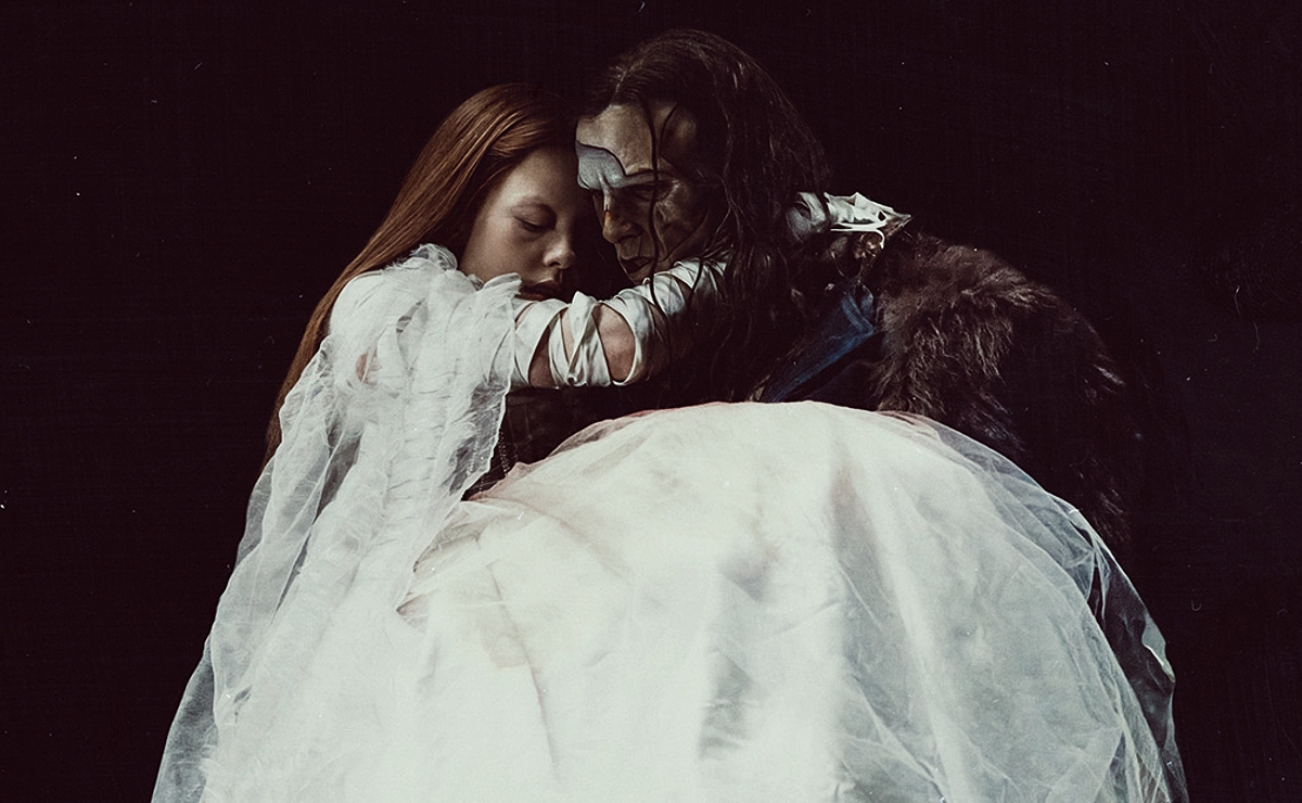 Mia Goth y Jacob Elordi interpretan a Elizabeth y a La criatura en ‘Frankenstein’, de Guillermo del Toro. (Netflix)