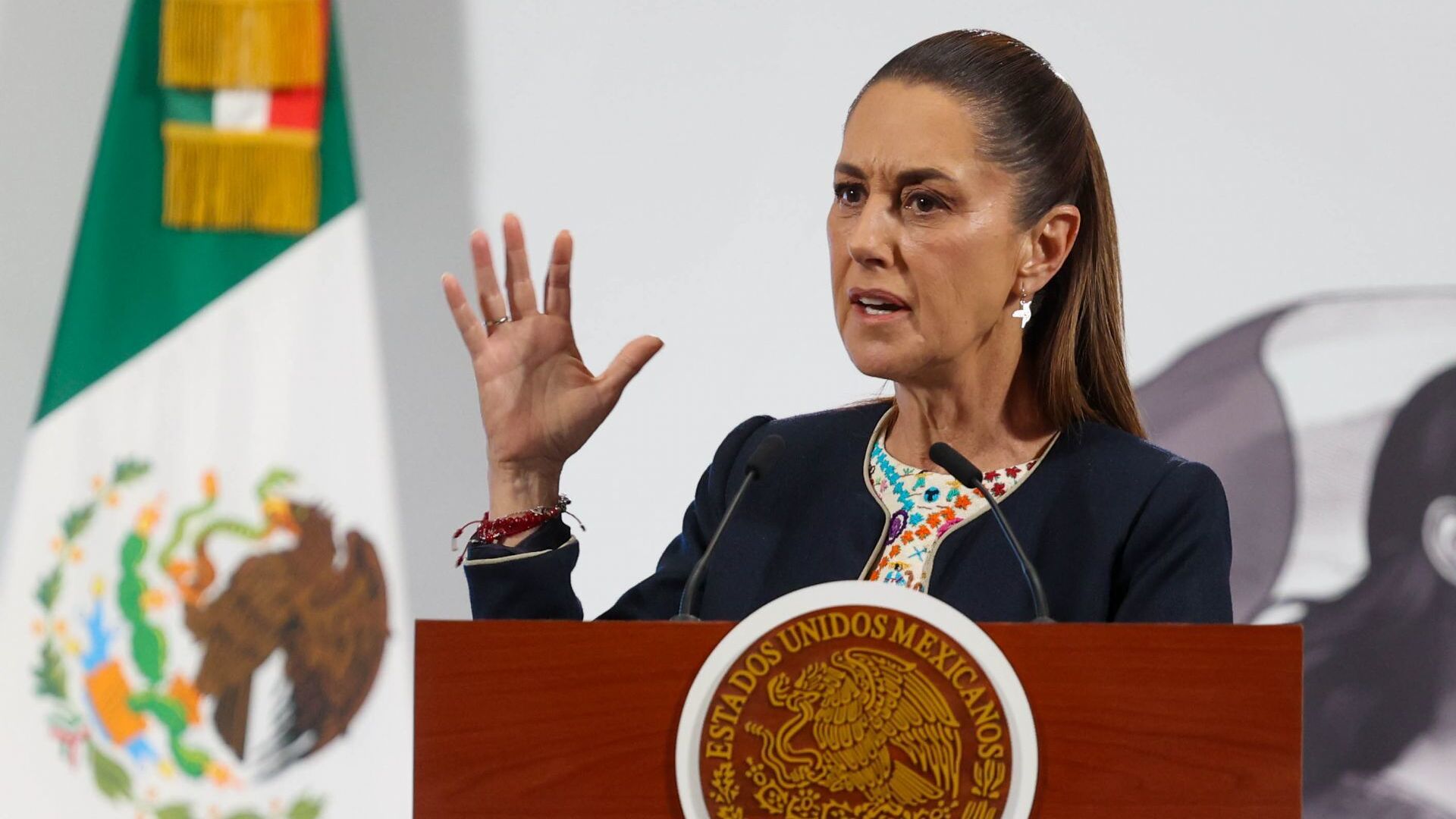 Sheinbaum critica al PAN y rechaza la violencia como forma de hacer política