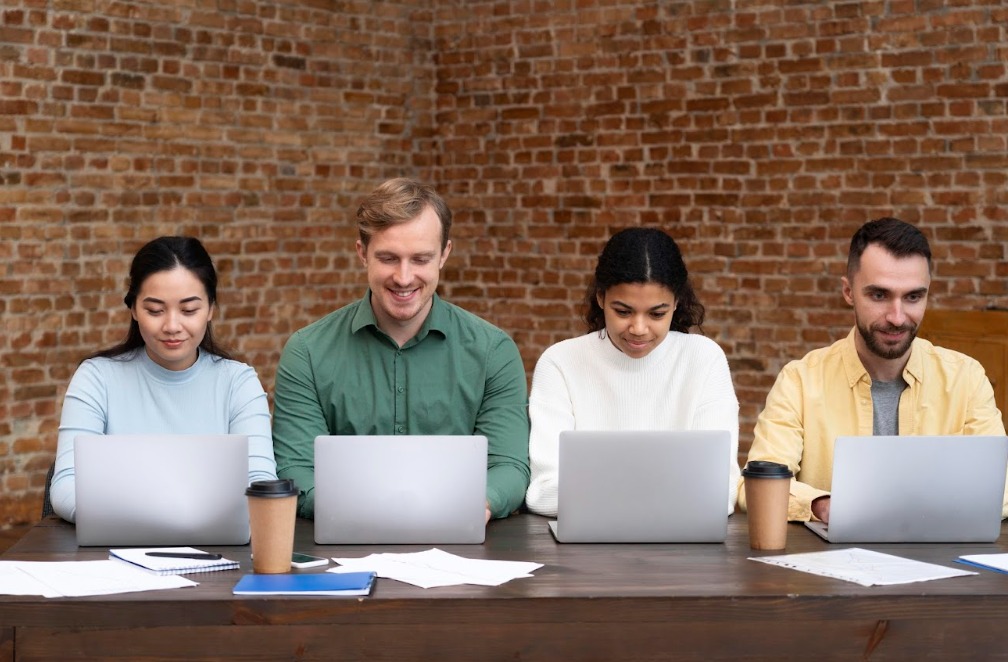 Empresas desatan guerra por retener clientes con IA ante intolerancia a mala atención