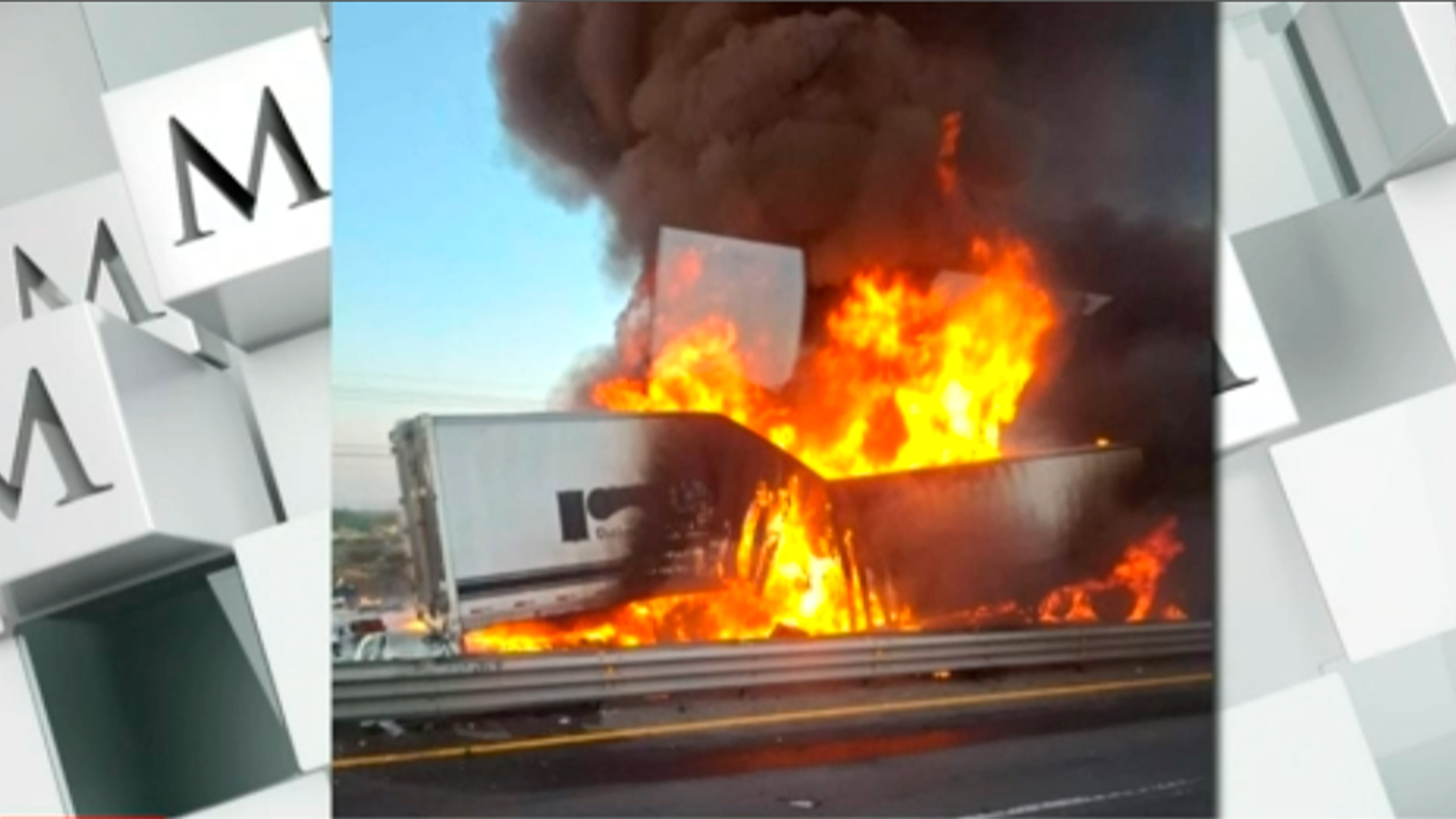 Choque entre tráileres y autobús en Guanajuato deja 3 muertos