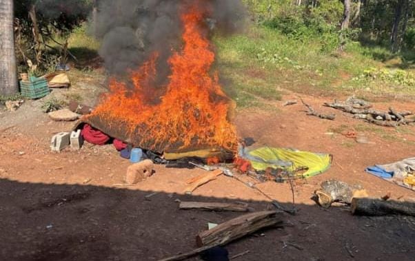Elementos del Ejército y la Guardia Civil destruyen mediante incineración dos campamentos clandestinos. | Especial