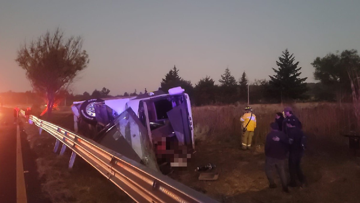 La vialidad se encuentra cerrada debido al accidente. | Especial