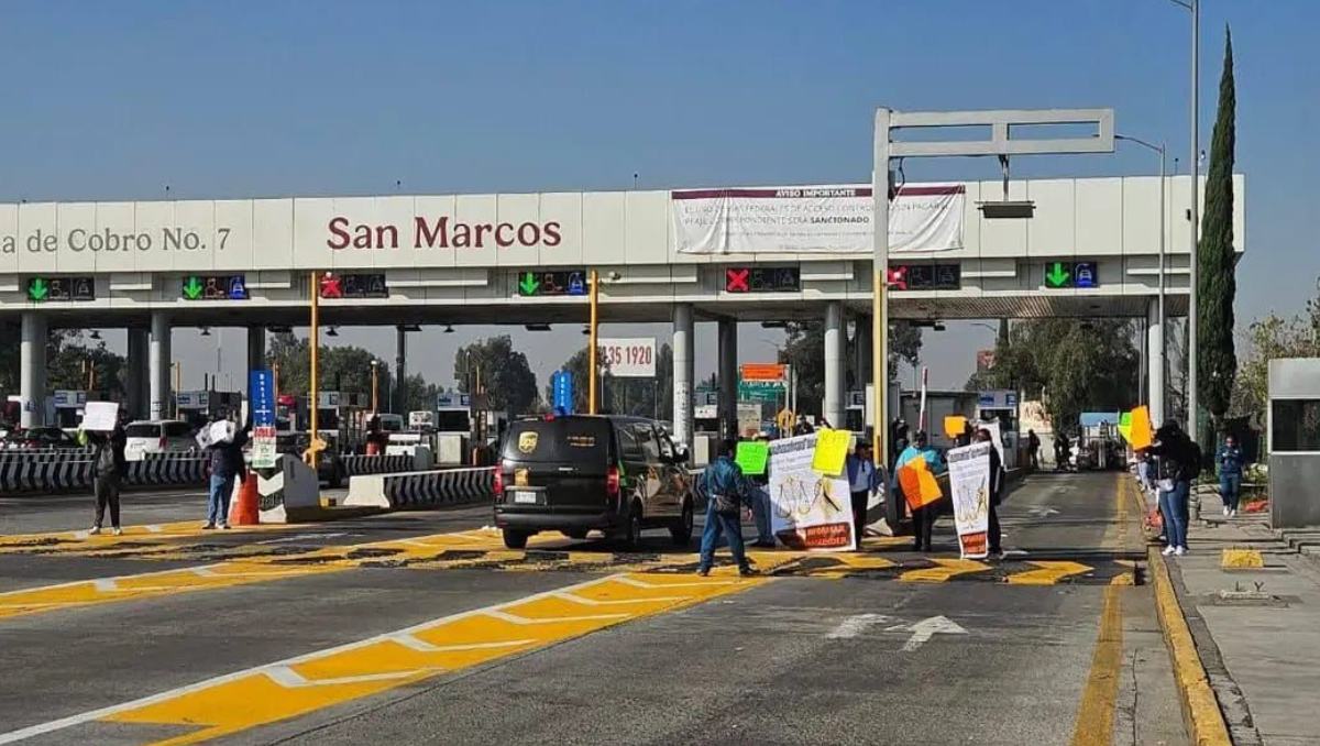 Manifestantes bloquearon la México-Puebla pero permitieron el libre tránsito de vehículos en Chalco durante la mañana. Especial