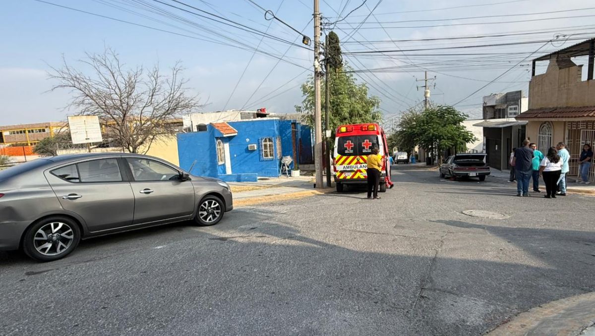 Paramédicos de la Cruz Roja trasladaron al lesionado al Hospital de Traumatología y Ortopedia número 21 del IMSS. Fernanda Pérez