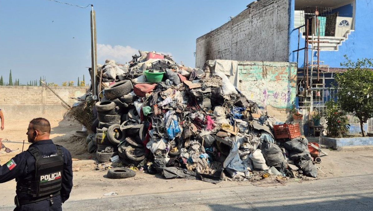 Se sancionó a personas que acumulaban basura en espacios públicos de Guadalajara (Cortesía)