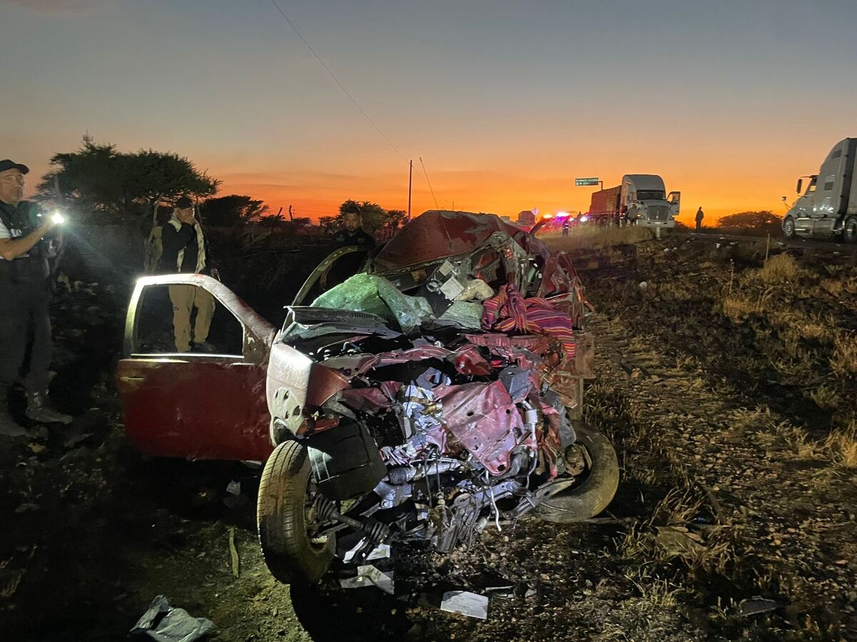 Choque frontal en la carretera Durango–Torreón deja cuatro fallecidos.| Especial