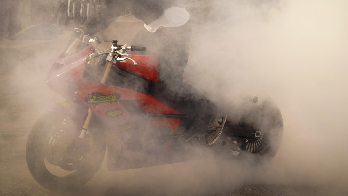 Acróbata muere durante show en vivo y un mexicano termina grave; cancelan todas las presentaciones por el trágico suceso