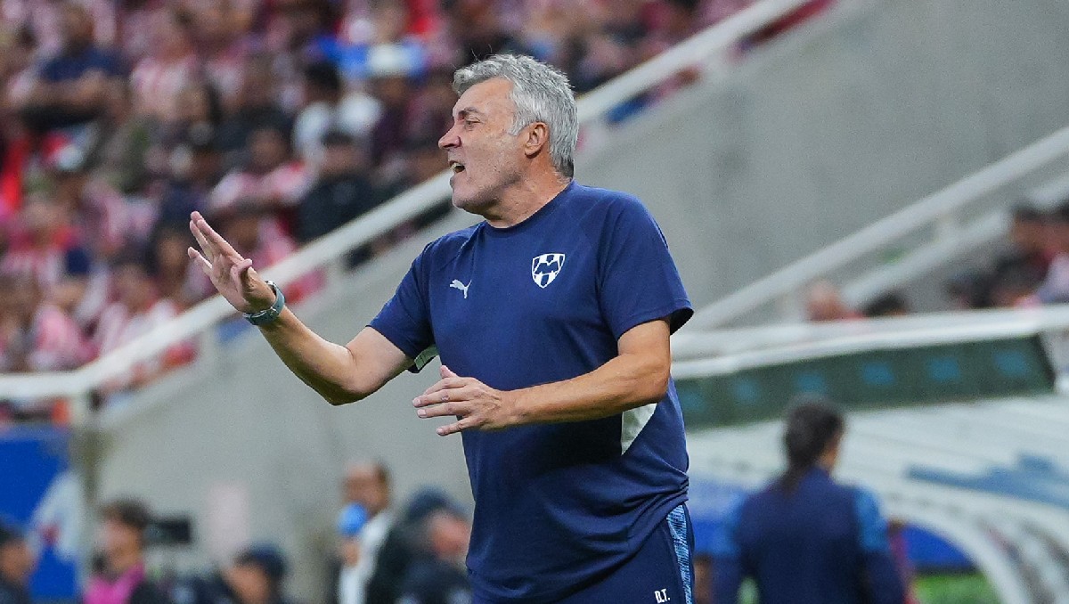 Domenec Torrent ensaya y perfecciona la línea de cuatro de Rayados para la liguilla