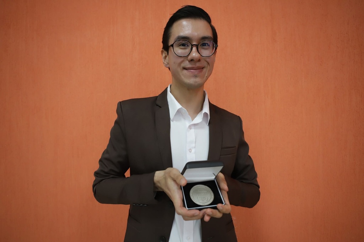Enrique Jesús Guzmán Argüelles, estudiante de la UAEH, recibe Premio a la Excelencia Médica 2025