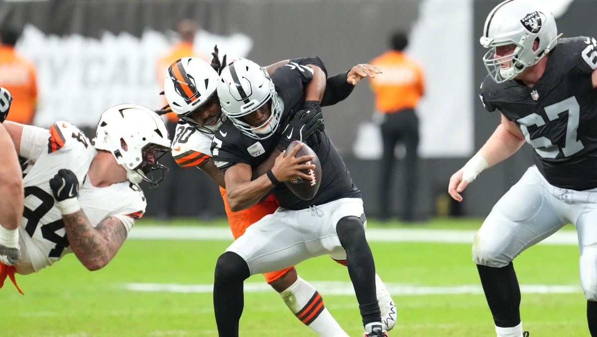 Cleveland deja tirado a Geno Smith y se imponen sobre Las Vegas Raiders