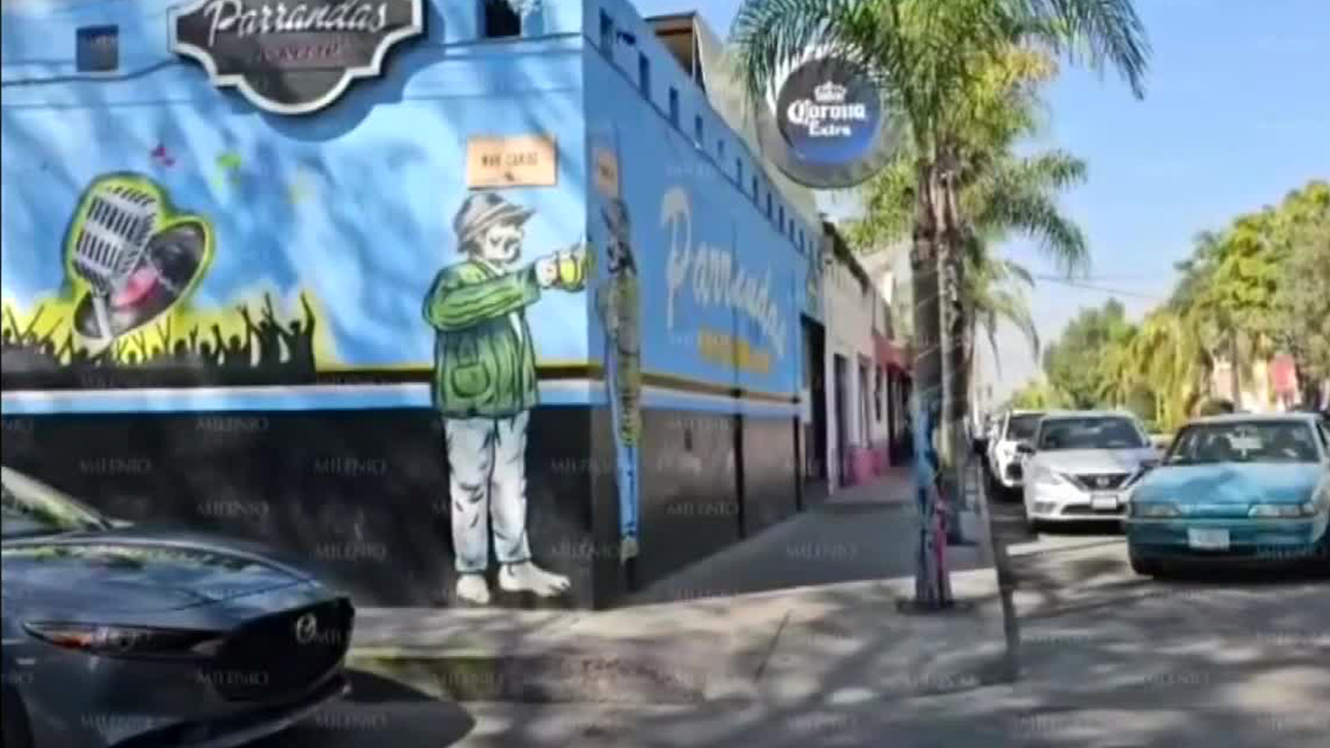 Un hombre de 29 años muere afuera de un bar; Fiscalía investiga si empleados sacaron el cuerpo