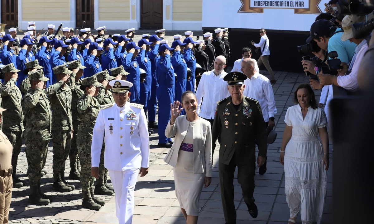 La Presidenta en la ceremonia del triunfo de la independencia en el mar, en Veracruz. (Javier Ríos)