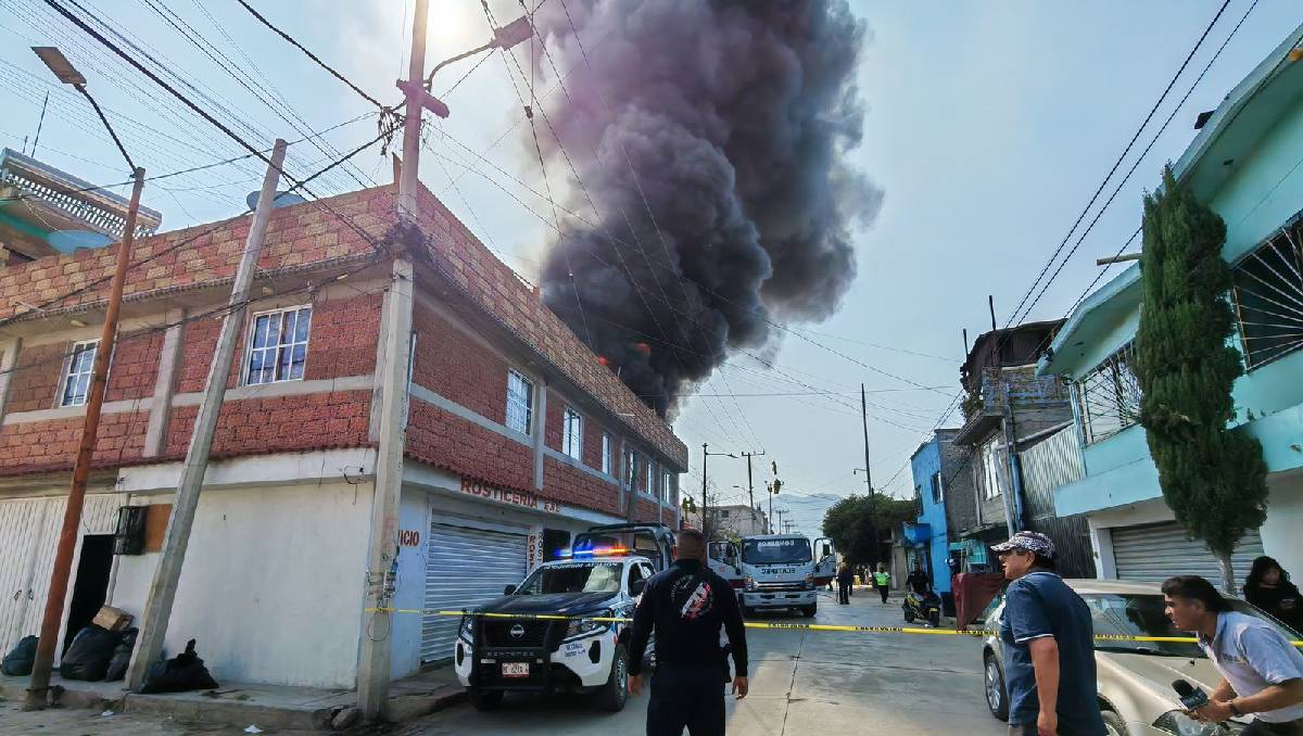 Acordonan inmueble en colonia Ejidos de Ecatepec por incendio. Foto: (Especial)