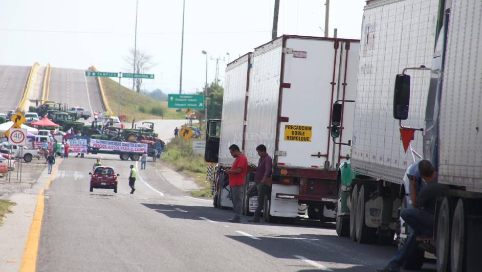 Bloquean carreteras de Tamaulipas agricultores y transportistas. Foto: Yazmín Sánchez