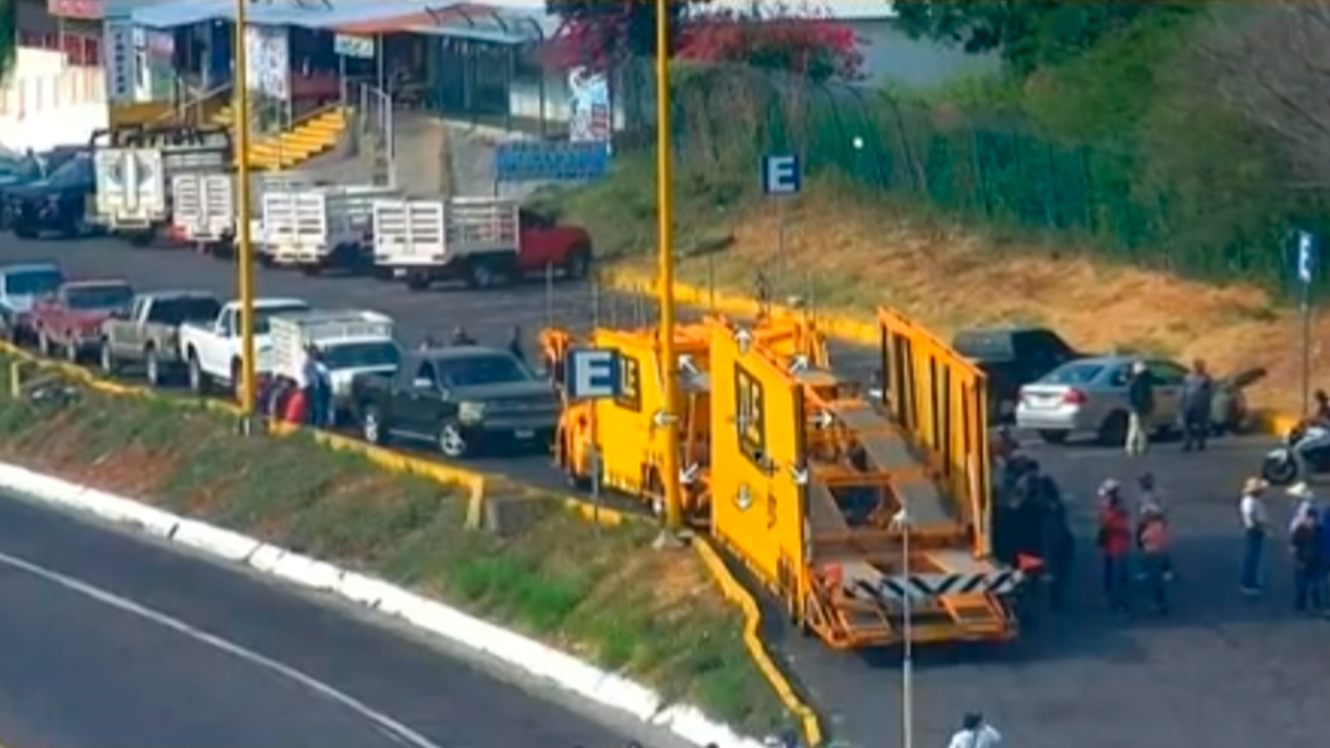 Bloqueos en 9 municipios de Michoacán por mega paro de transportistas y agricultores