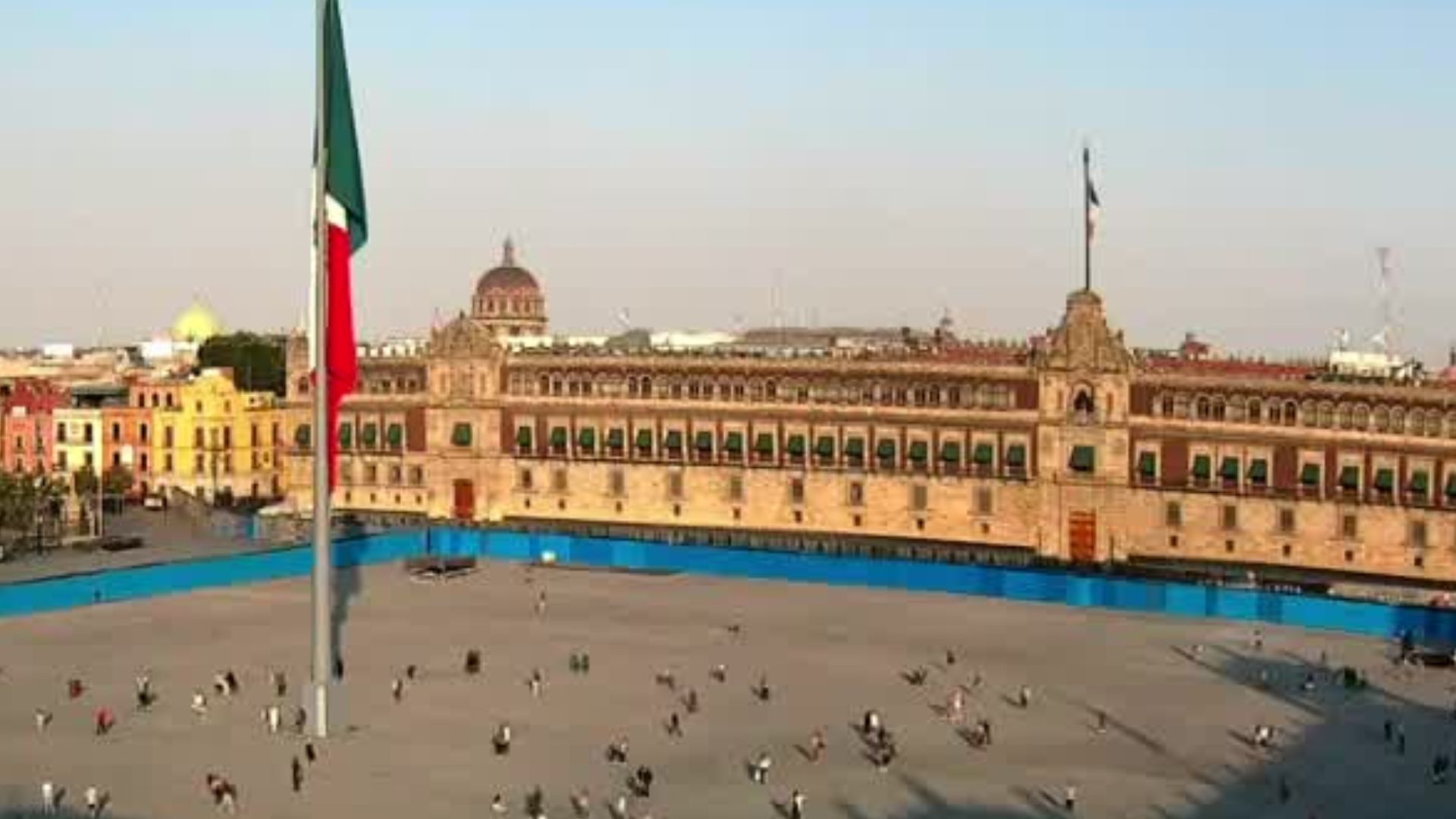 Comerciantes en alerta por las protestas en el Zócalo de la Ciudad de México