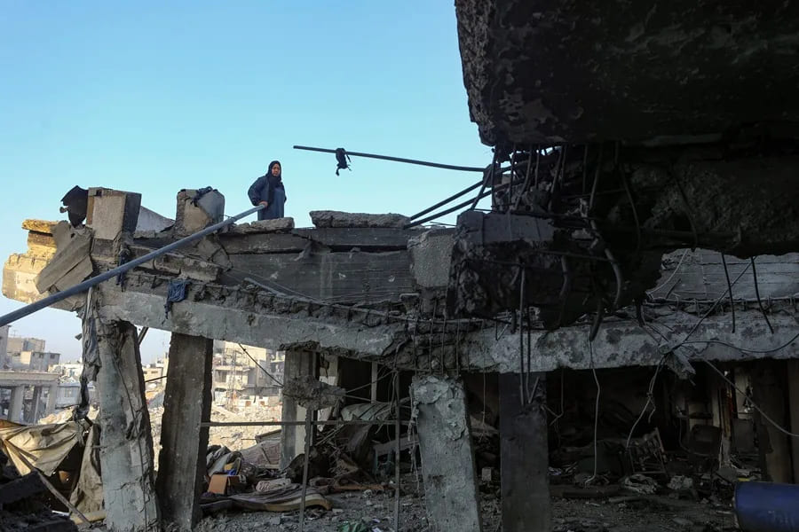 La línea amarilla es la demarcación imaginaria a la que se retiraron las tropas israelíes al entrar en vigor el alto el fuego. | EFE