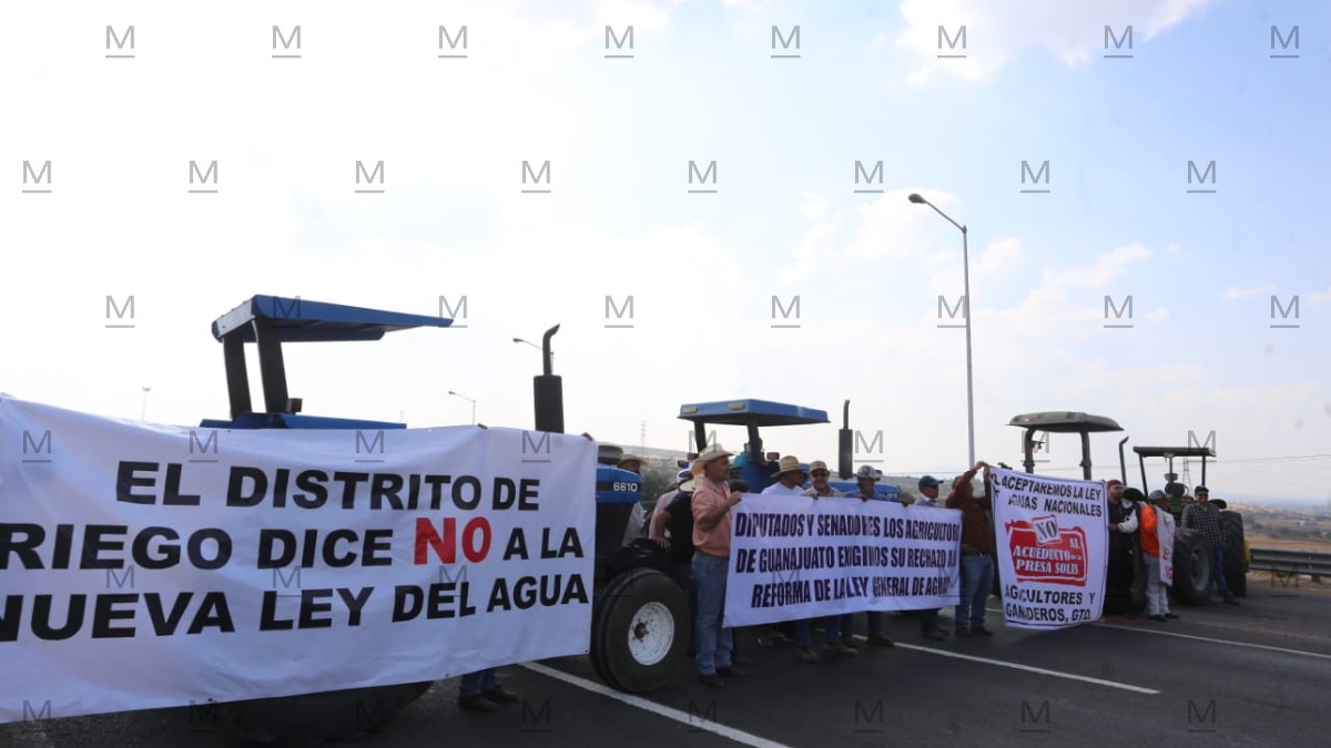 Productores del campo en Guanajuato retomaron bloqueos en la federal 57, 45 y 90 para exigir diálogo sobre la reforma a la Ley General de Aguas.