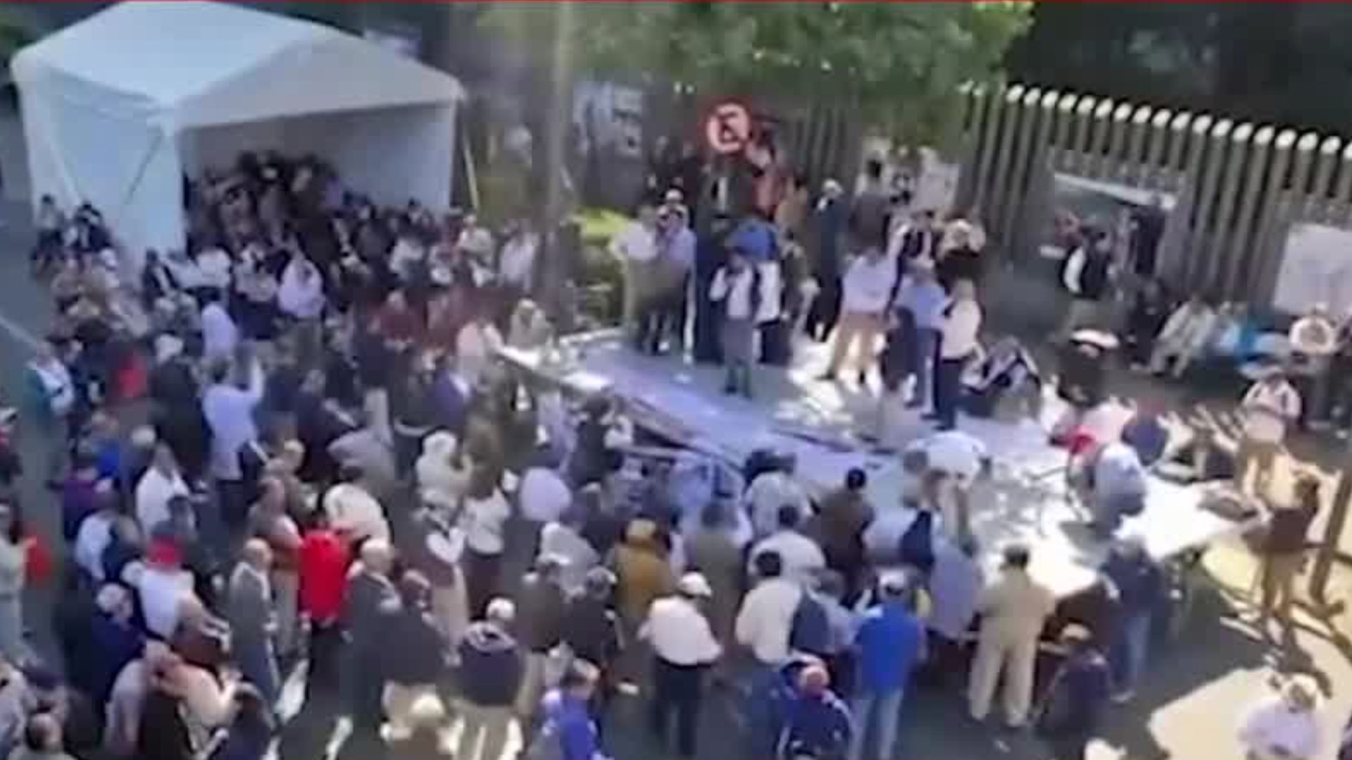 Trabajadores de Pemex cierran vialidades en la Ciudad de México; exigen aumento salarial