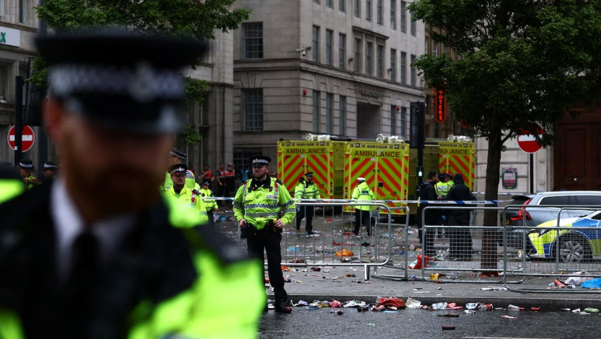 El acusado de atropellar a aficionados del Liverpool rompió a llorar en inicio de su juicio