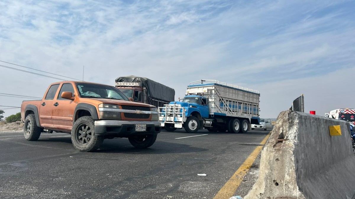 Bloqueo de agricultores en Pénjamo-Santa Ana Pacueco. | Christian Ortiz.