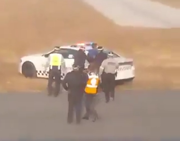 El sujeto fue alcanzado por las autoridades quienes lo detuvieron. (Especial)