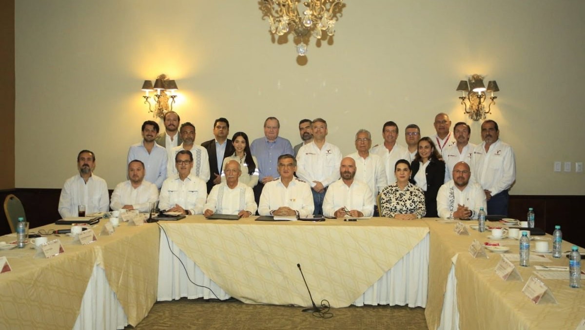 Empresarios y funcionarios de gobierno revisaron los proyectos. (Especial)