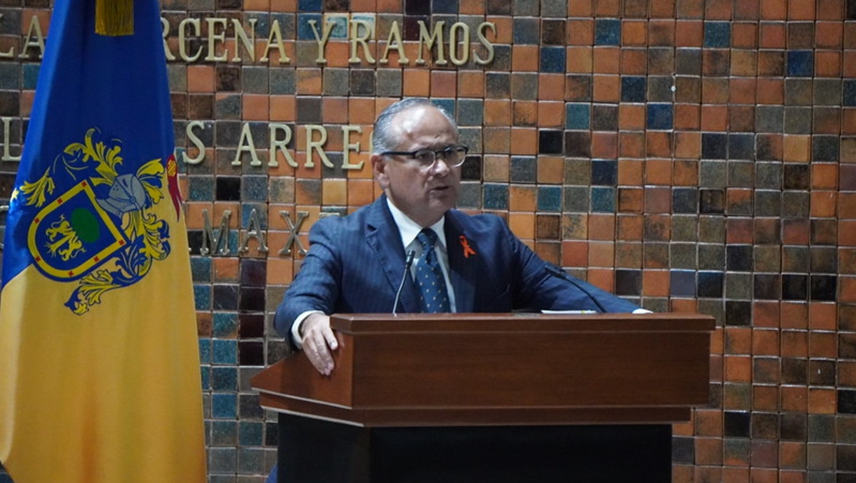 Héctor Raúl Pérez Gómez, secretario de salud jalisciense, compareció ante la indiferencia del legislativo (Foto: Alan Castellanos)