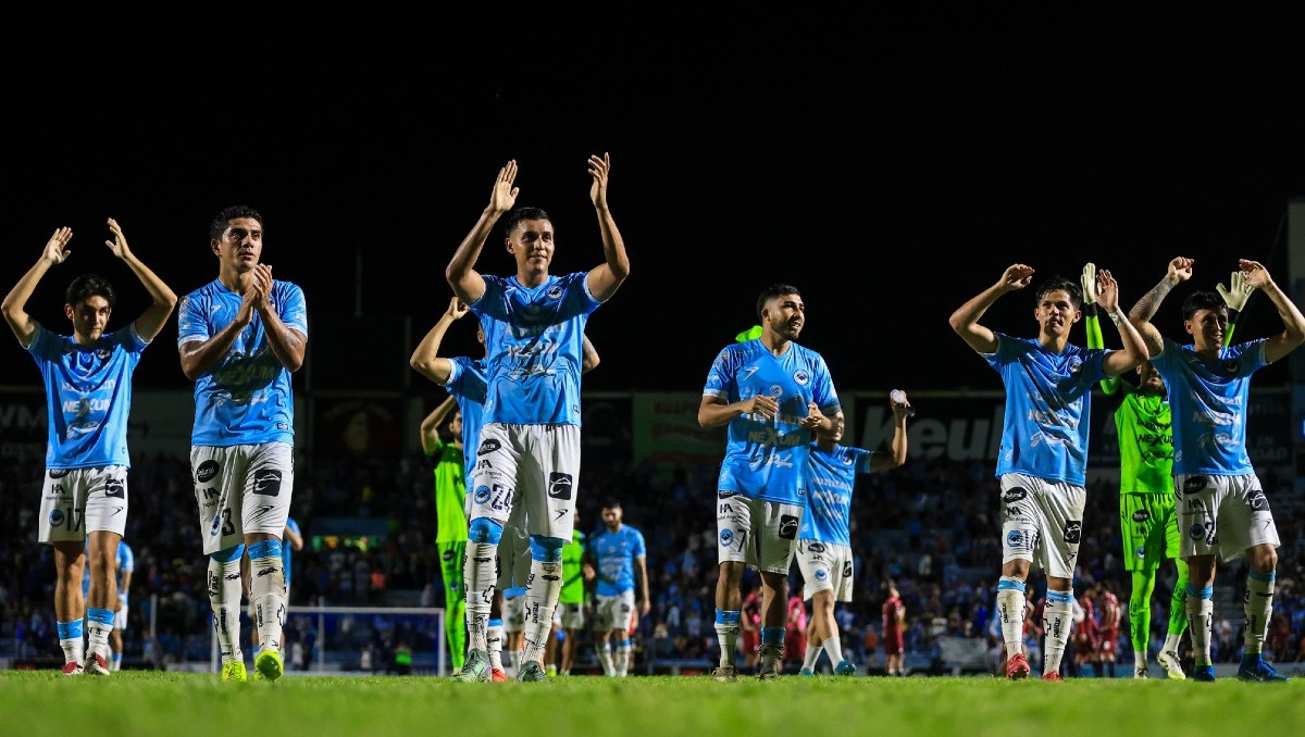 Jugadores de la Jaiba Brava festejan el pase a la final de la Liga de Expansión.
