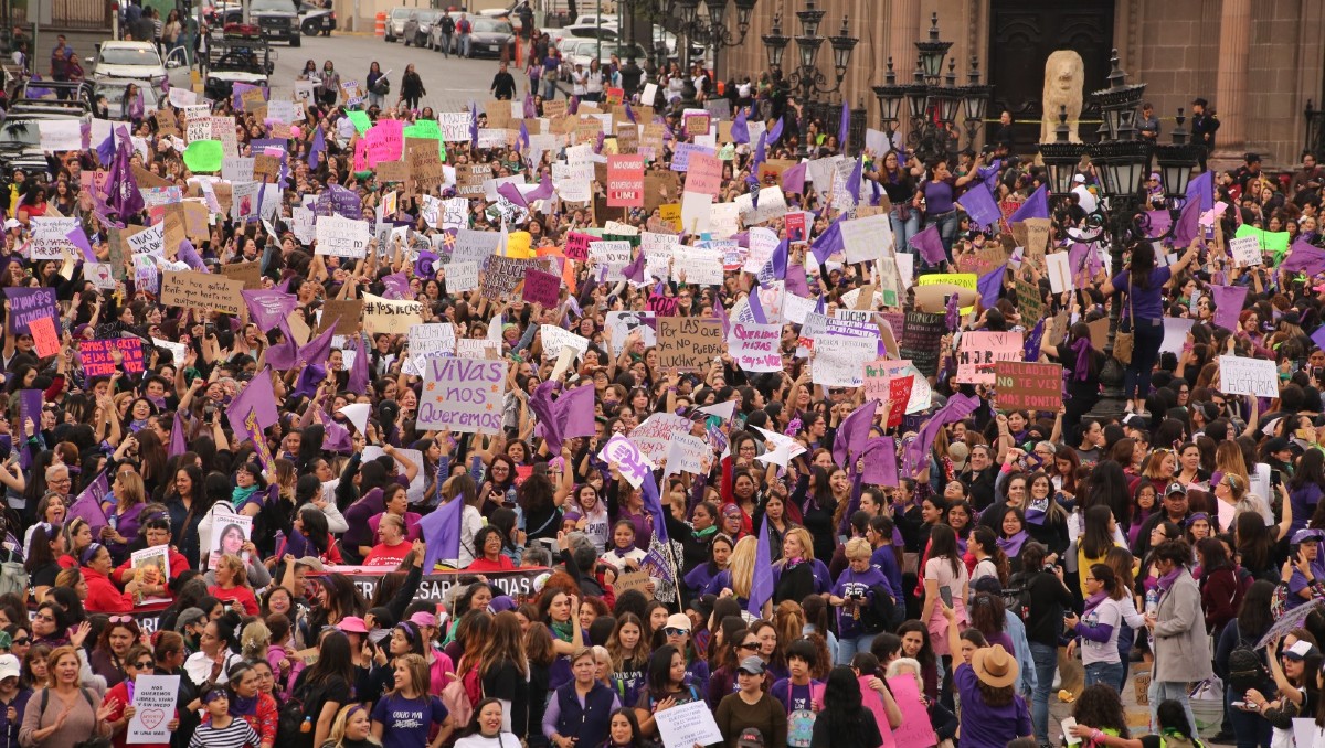 Mujeres se concentrarán en la Explanada de los Héroes esta tarde. | Roberto Alanís- Jorge López