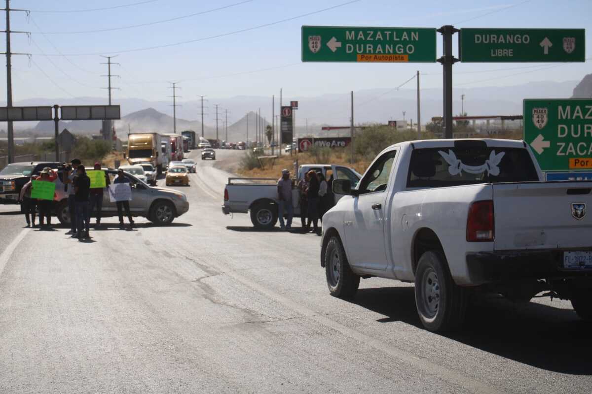 Piden elección abierta en jefatura de cuartel en San Jacinto y toman carretera Lerdo a Durango. | Rolando Riestra