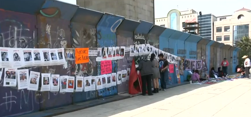 Primeras movilizaciones del 25N avanzan cerca del Monumento a la Revolución