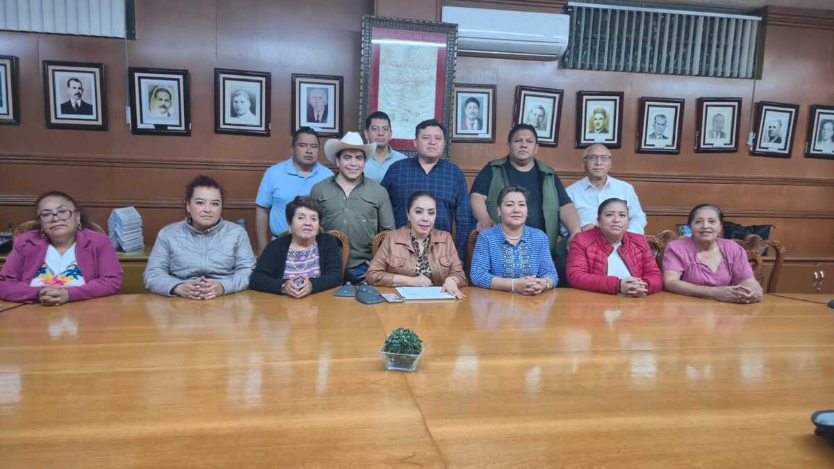 Regidores y síndicos del Ayuntamiento de Actopan discuten medidas de seguridad.