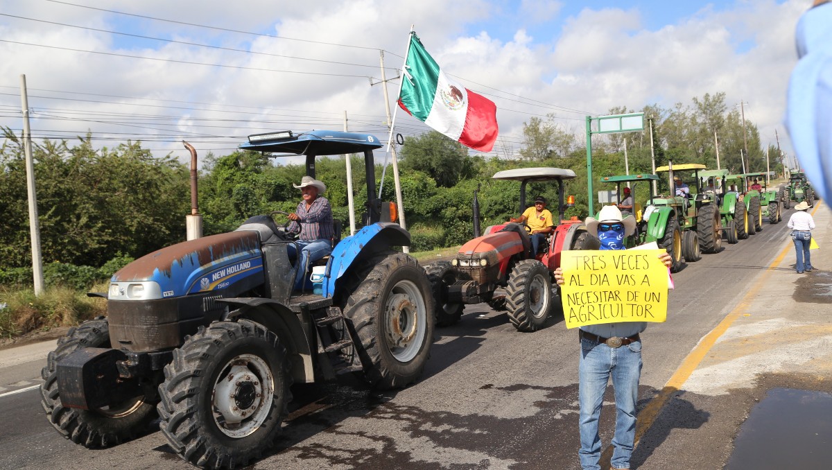Transportistas y agricultores bloquean carreteras de Tamaulipas. (Yazmín Sánchez)