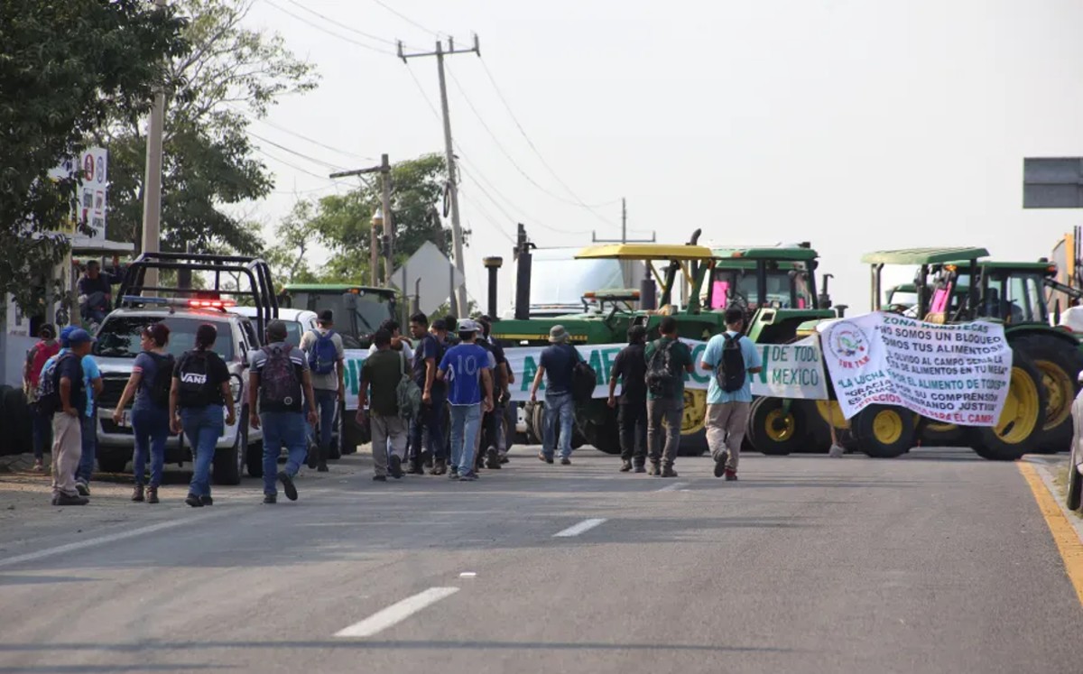 Bloqueo de carreteras en Tamaulipas por paro de agricultores y transportistas. | Yazmín Sánchez