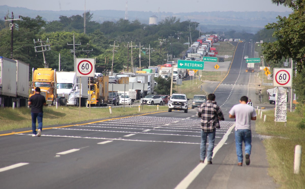 Bloqueo de carreteras en Tamaulipas por paro de agricultores y transportistas. (Yazmín Sánchez)