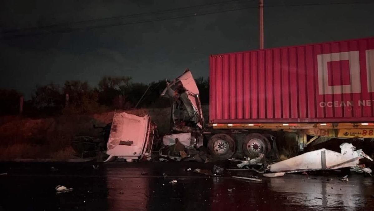 Uno de los camiones quedó fuera de los carriles de la circulación y el otro invadiendo en forma parcial la carretera. Especial