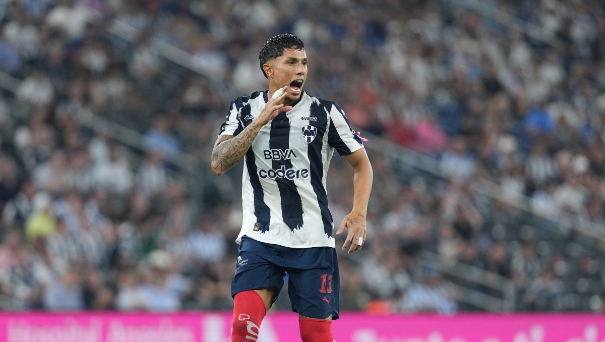 Carlos Salcedo presenta molestia muscular y causa baja en Rayados