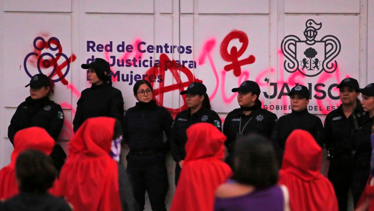 Decenas de mujeres se manifestaron este martes contra la violencia (Foto: Fernando Carranza)