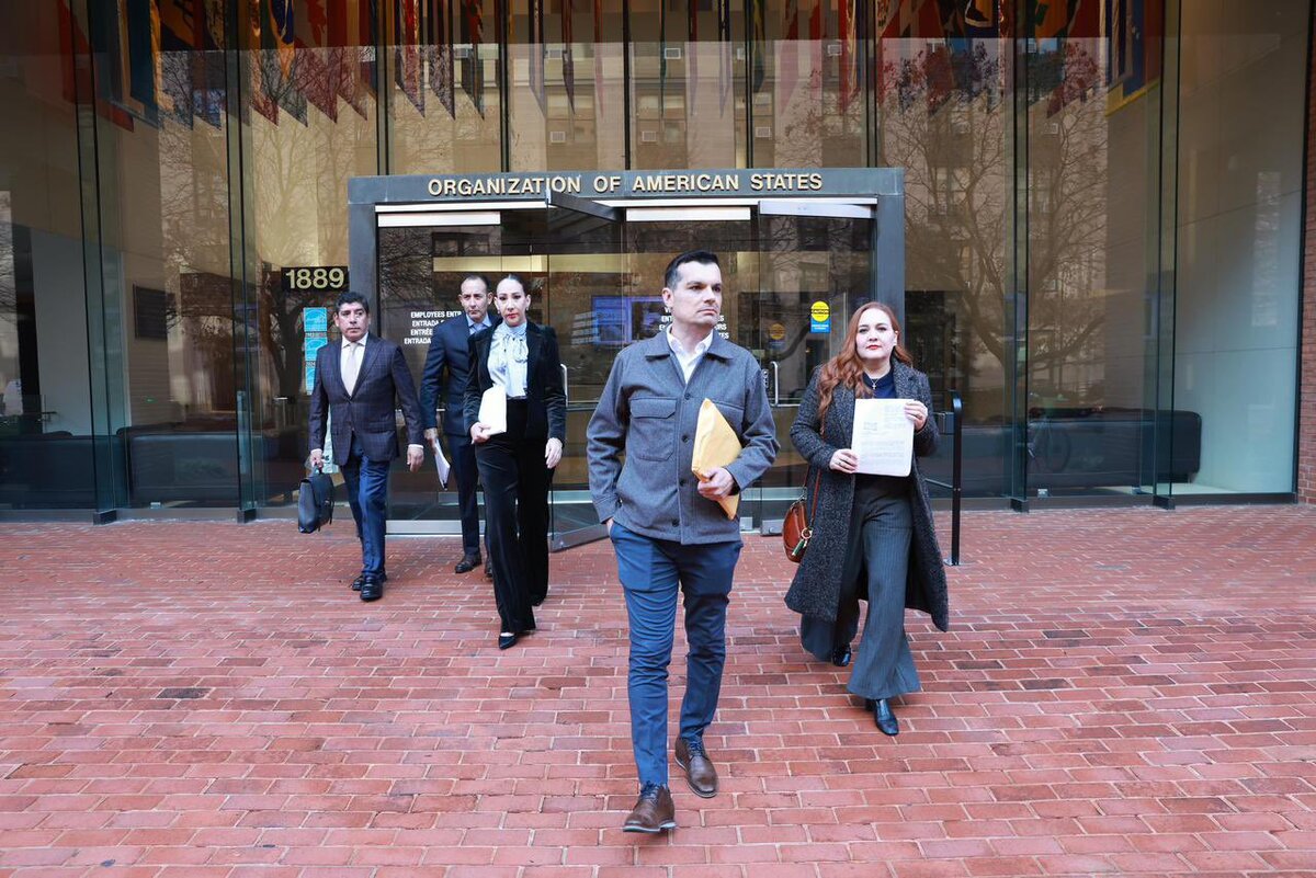 Delegación del PAN afuera de la CIDH donde presentaron la queja. | Acción Nacional