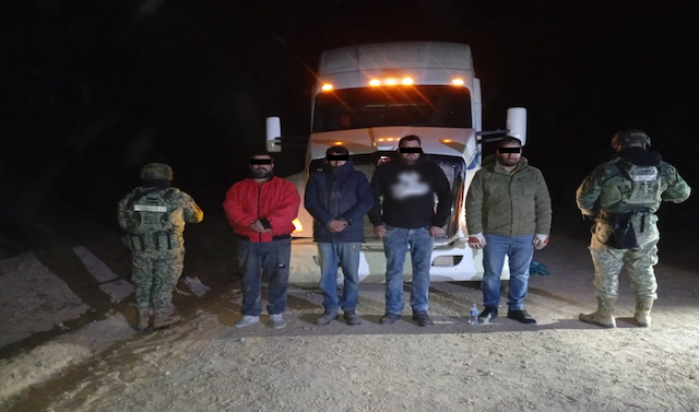 Detienen a 4 personas y aseguran más de 20 mil litros de hidrocarburo en Chihuahua