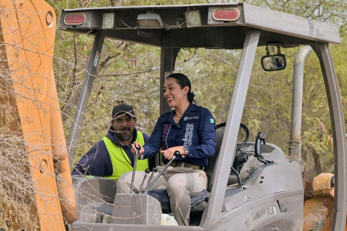 En Gómez Palacio, alcaldesa inicia construcción de la Alameda Pastor Rouaix. (Cortesía)
