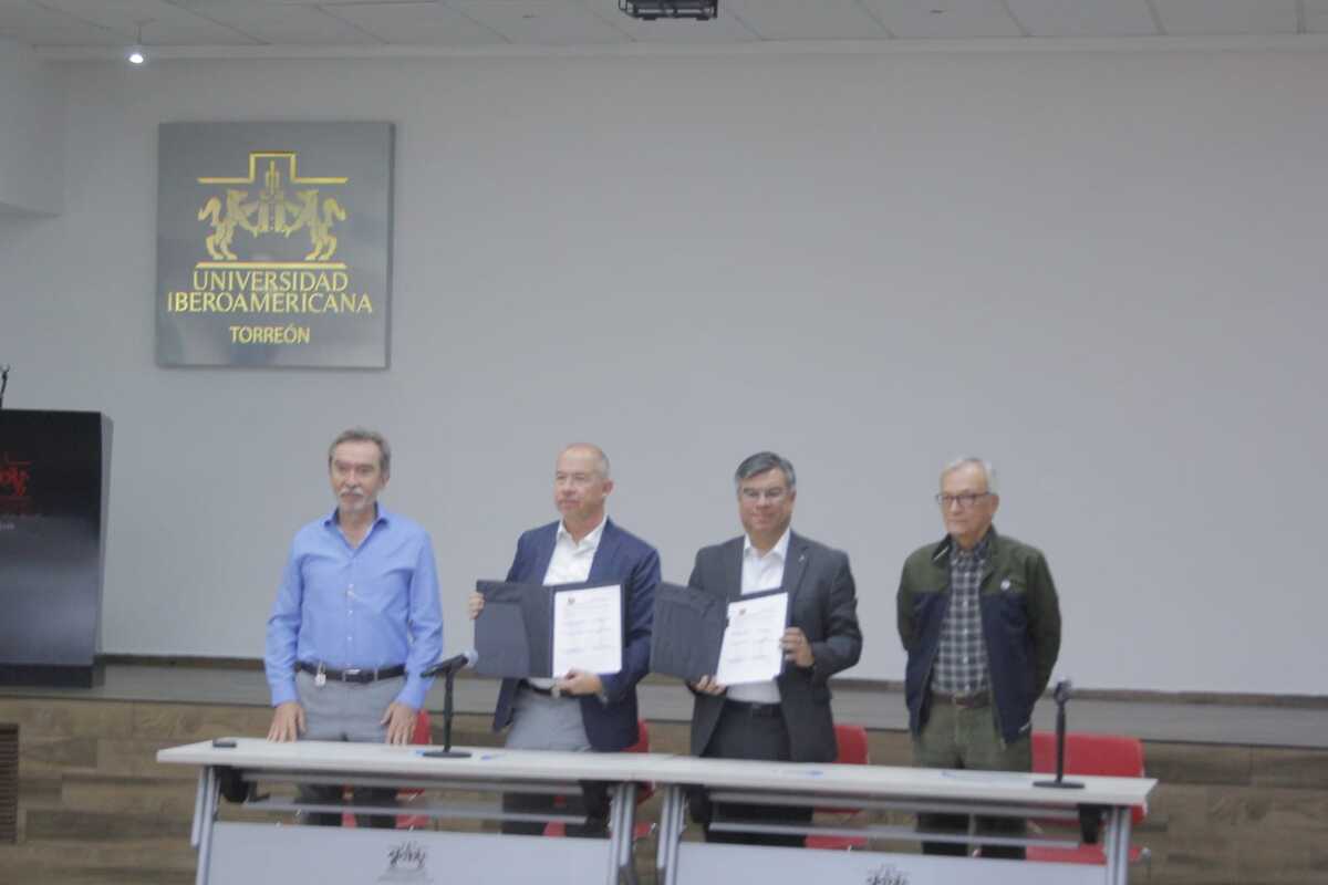 Ibero Torreón firma convenio para impulsar la logística en La Laguna. (Manuel Guadarrama)