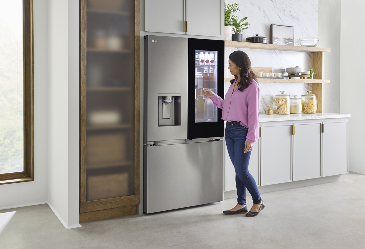 InstaView Door-in-Door: panel que se ilumina con dos toques para ver el interior del refrigerador. | Especial